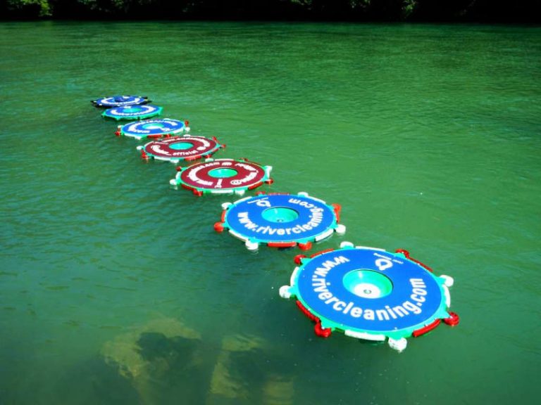 Fiumi fatti di plastica. Ma ora arriva chi li pulisce